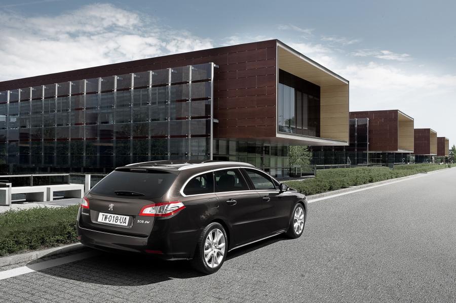  Peugeot 508 2010 года  (фото 44 из 47)